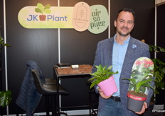 Joram Kuijvenhoven van JK Plant "We zijn weer begonnen met de Canna's en over 4 weken komen ook de Dahlia's weer". 